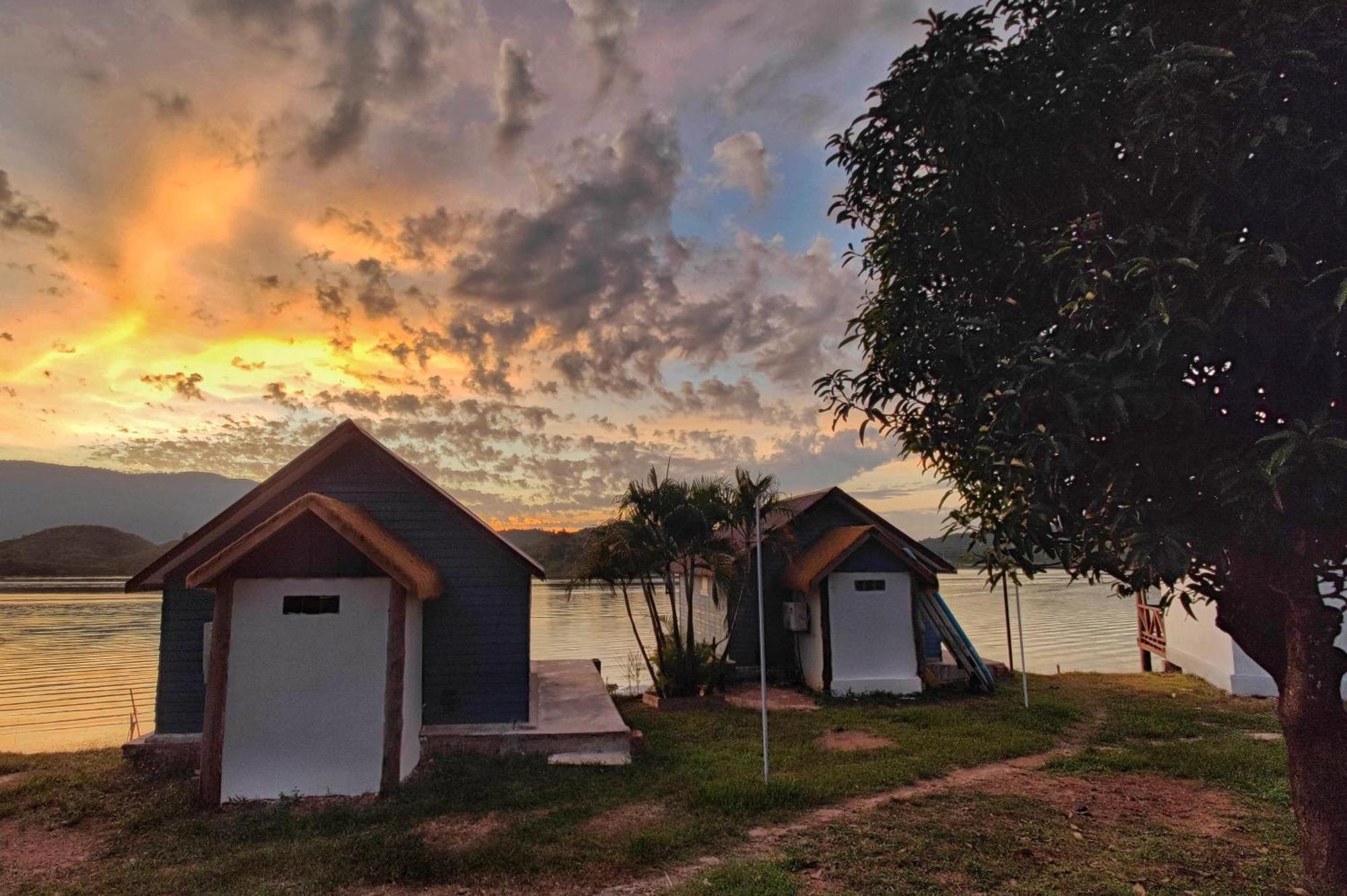 Sunset Nam Ngum Resort Ванг-В'єнг Екстер'єр фото