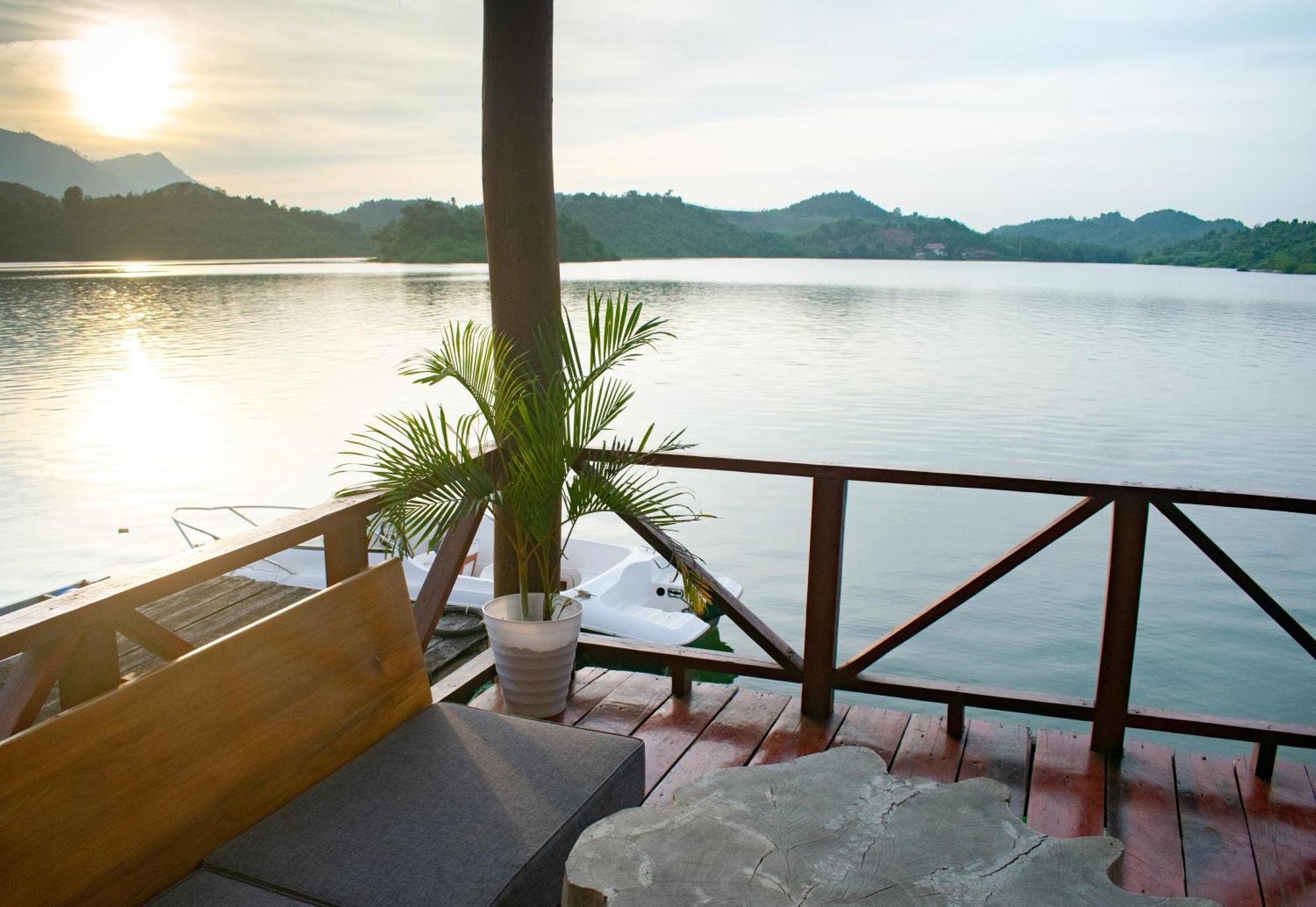 Sunset Nam Ngum Resort Ванг-В'єнг Екстер'єр фото