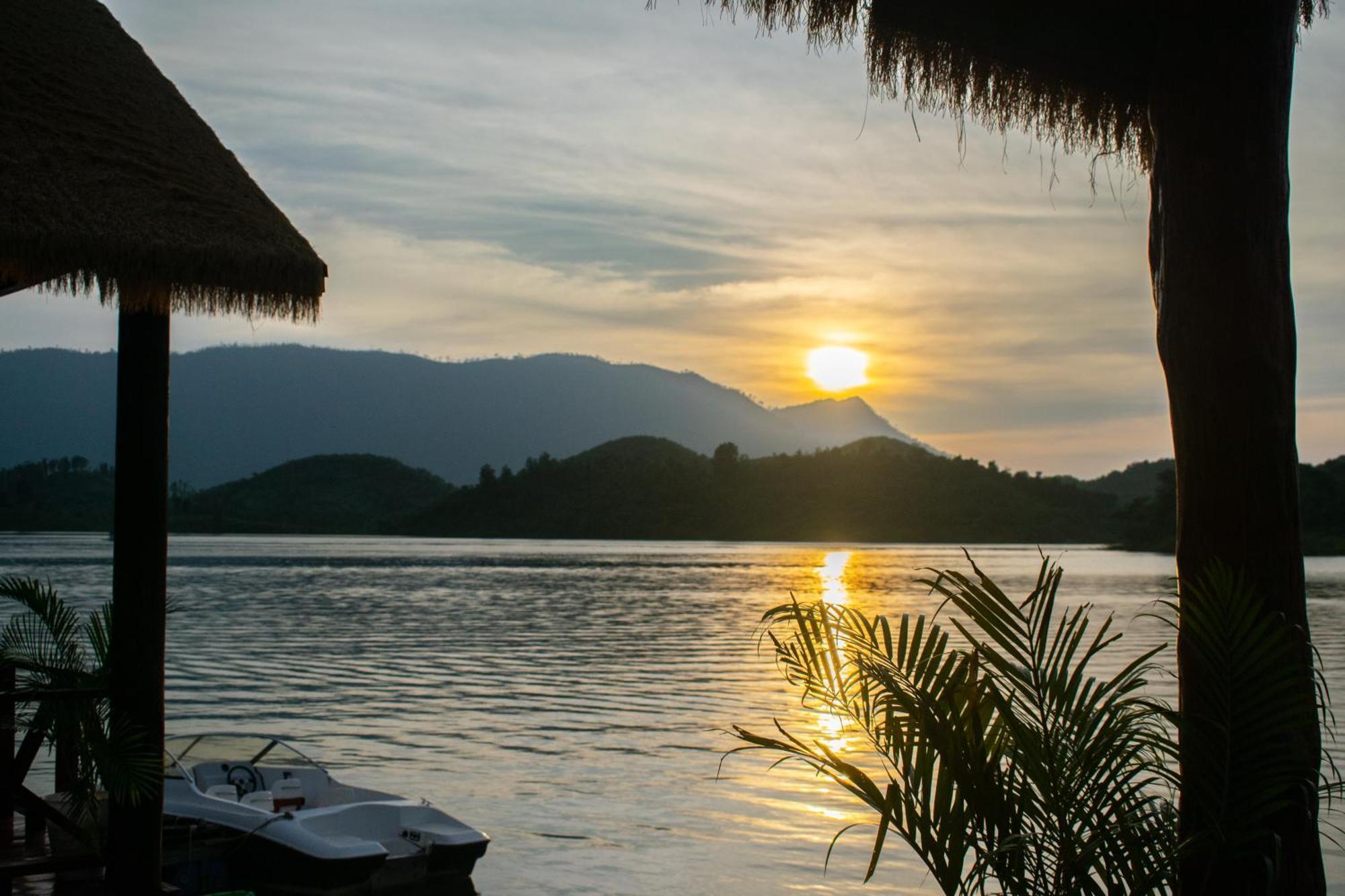 Sunset Nam Ngum Resort Ванг-В'єнг Екстер'єр фото